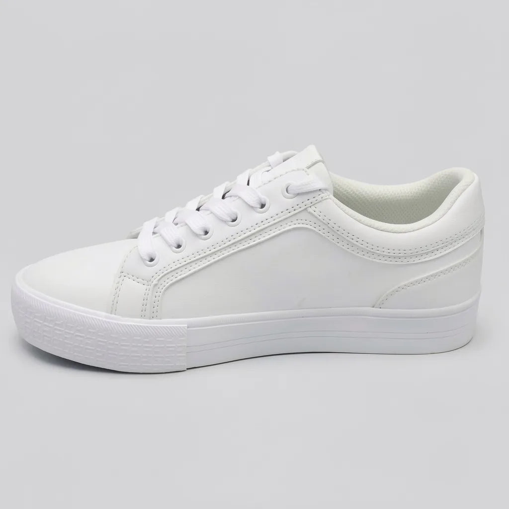 Tommy Tenis Plataforma Blanco Logo Dorado Lateral Suela Blanca | Photo Studio AI | 2