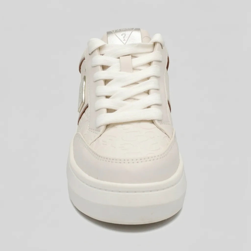 Guess Tenis Plataforma Crema Textura Guess Dorado Todo Suela Crema | Photo Studio AI | 3
