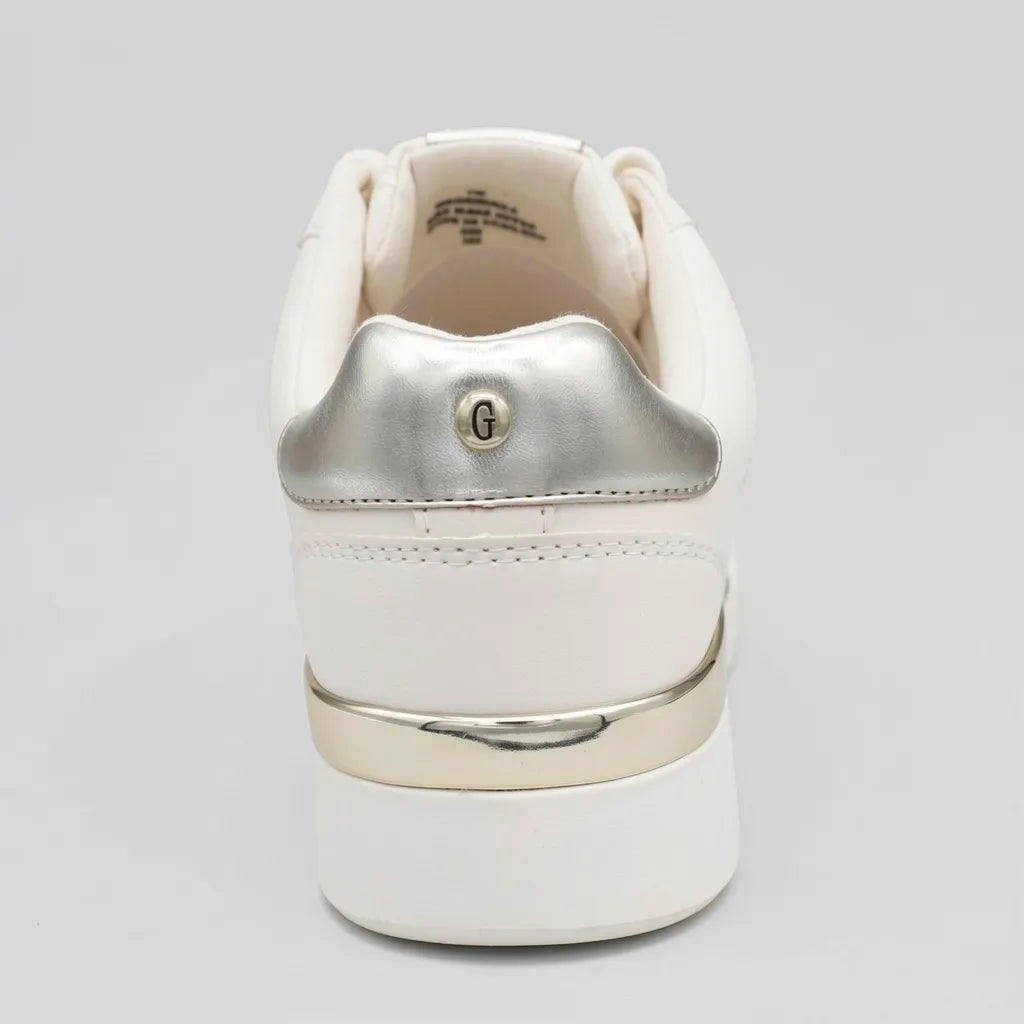 Guess Tenis Plataforma Crema Textura Guess Dorado Todo Suela Crema | Photo Studio AI | 4