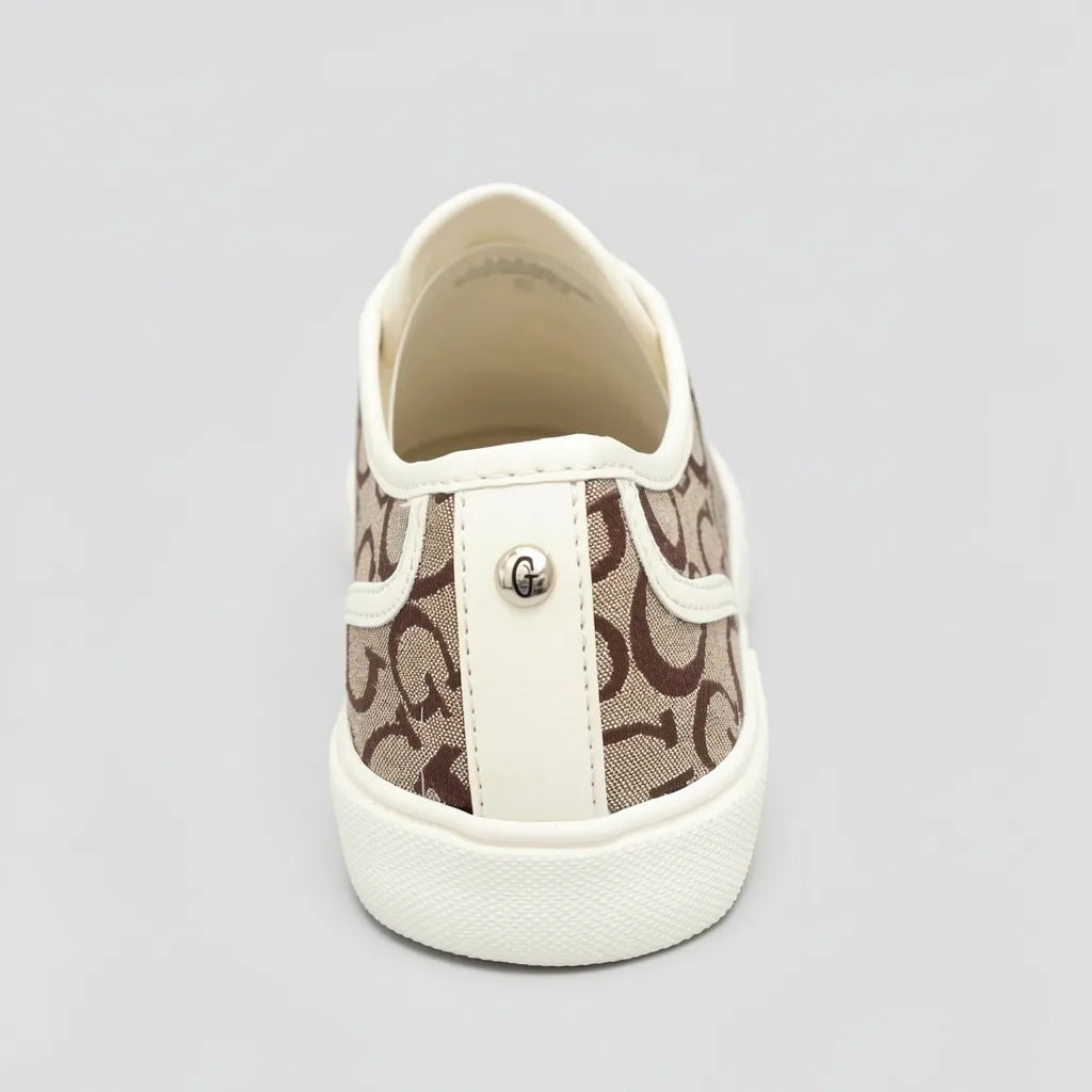 Guess Tenis Moderno Café claro Bordado G Café Oscuro Todo Suela Blanco Hueso | Photo Studio AI | 4