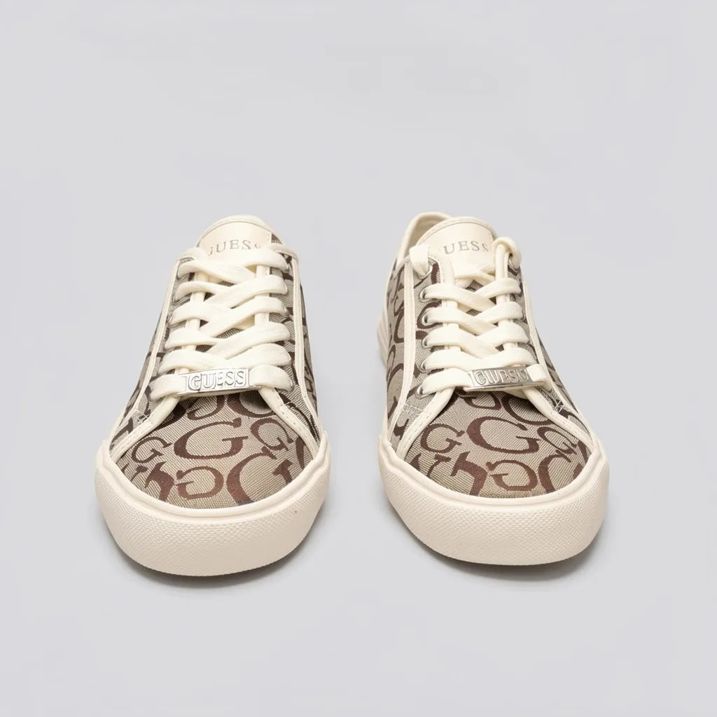 Guess Tenis Moderno Café claro Bordado G Café Oscuro Todo Suela Blanco Hueso | Photo Studio AI | 5