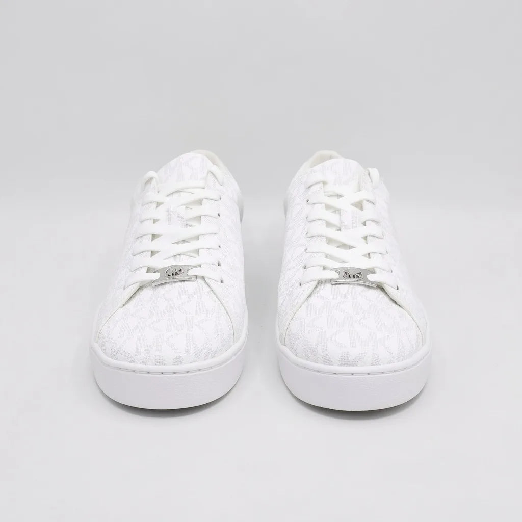 Michael Kors Tenis Moderno Blanco Estampado MK Gris Claro Todo Suela Blanca | Photo Studio AI | 5