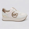 Michael Kors Tenis Plataforma Crema Logo Café Claro Lateral Suela Crema | Photo Studio AI | 1