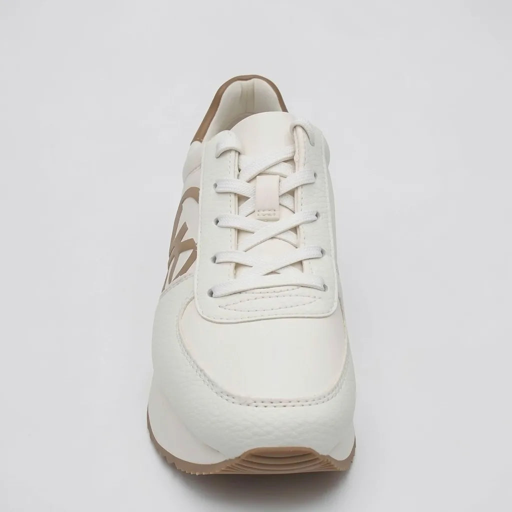 Michael Kors Tenis Plataforma Crema Logo Café Claro Lateral Suela Crema | Photo Studio AI | 3