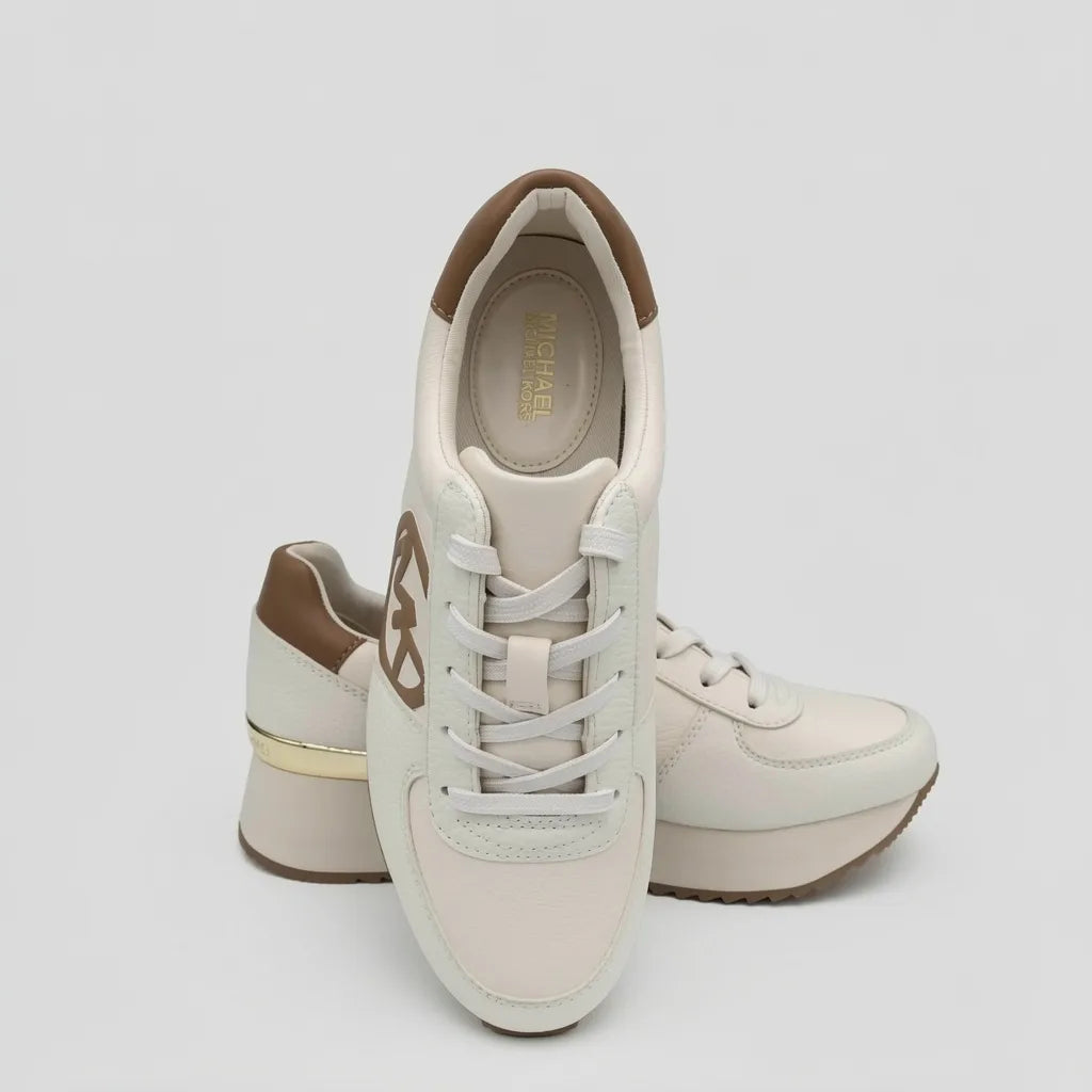Michael Kors Tenis Plataforma Crema Logo Café Claro Lateral Suela Crema | Photo Studio AI | 5