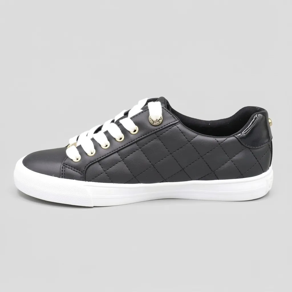 GBG Tenis Moderno Negro Detalles Dorado Lateral, cintas y talón Suela Blanca | Photo Studio AI | 2