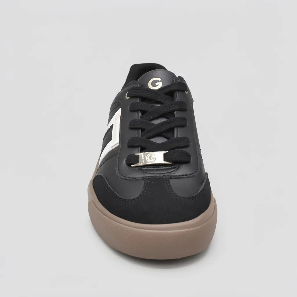 GBG Tenis Moderno Negro Franjas / Lineas Blanco Lateral y Talón Suela Café | Photo Studio AI | 3