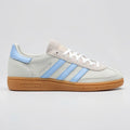 Adidas Tenis Urbano Gris Franjas / Lineas Celeste Lateral y Talón Suela Café | Photo Studio AI | 1