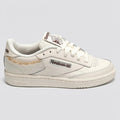 Reebok Tenis Moderno Blanco hueso Cadena Dorado Lateral Suela Blanco Hueso | Photo Studio AI | 1