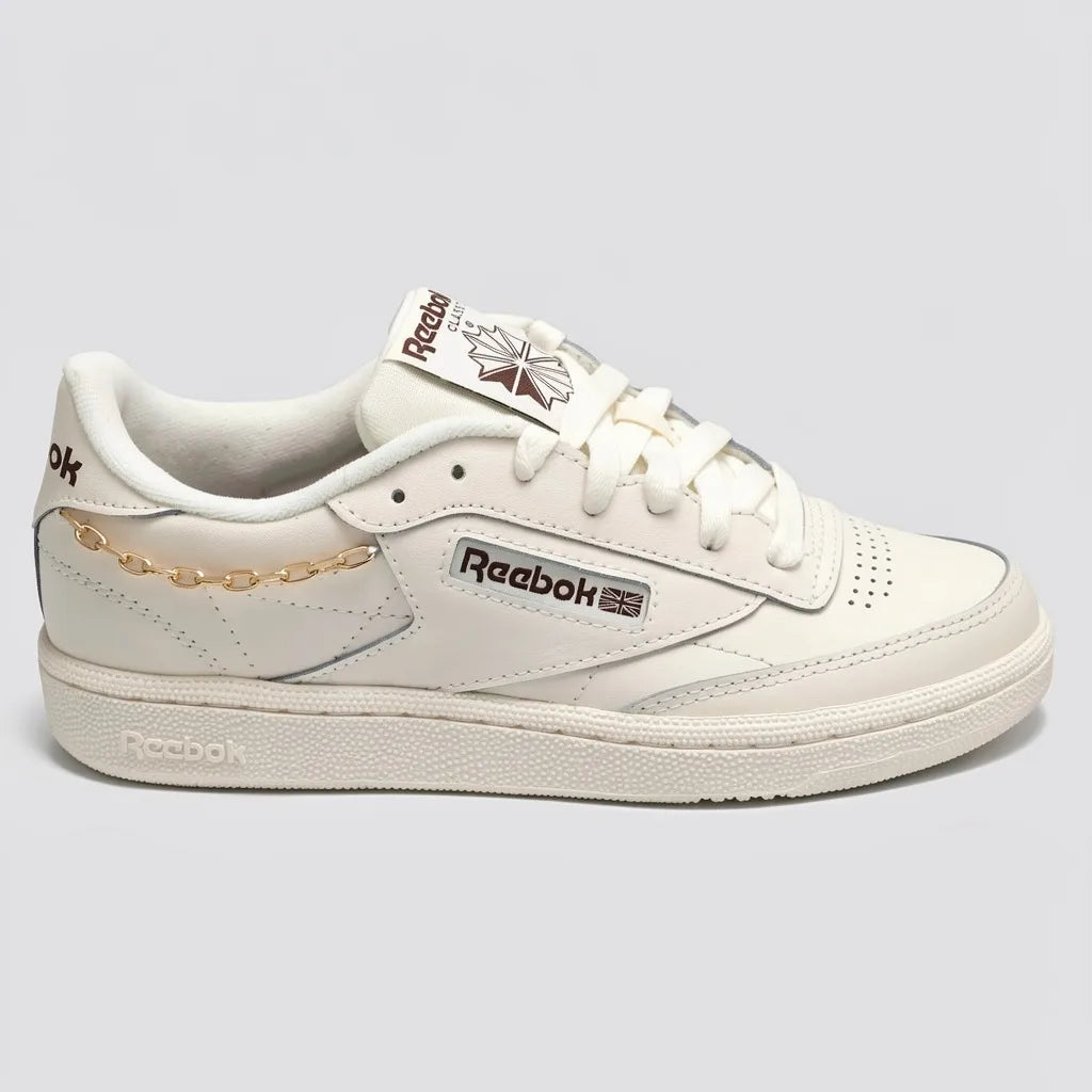 Reebok Tenis Moderno Blanco hueso Cadena Dorado Lateral Suela Blanco Hueso | Photo Studio AI | 1