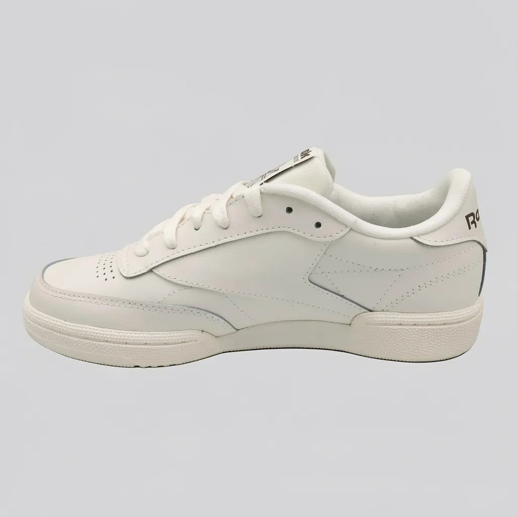 Reebok Tenis Moderno Blanco hueso Cadena Dorado Lateral Suela Blanco Hueso | Photo Studio AI | 2