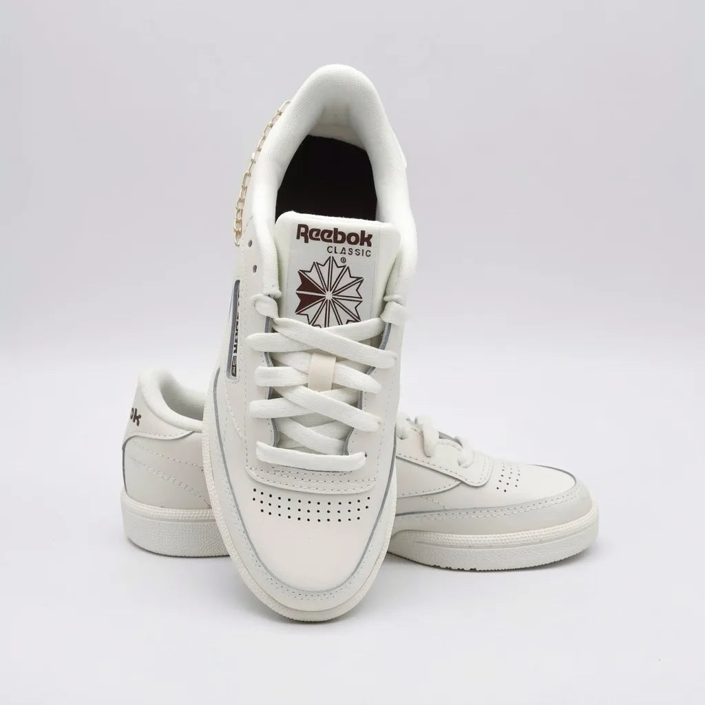 Reebok Tenis Moderno Blanco hueso Cadena Dorado Lateral Suela Blanco Hueso | Photo Studio AI | 5