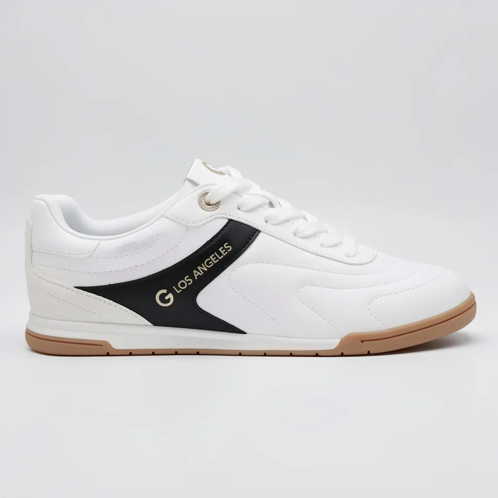 GBG Tenis Urbano Blanco Franjas / Lineas Negro Lateral Suela Blanca/ café | Photo Studio AI | 1