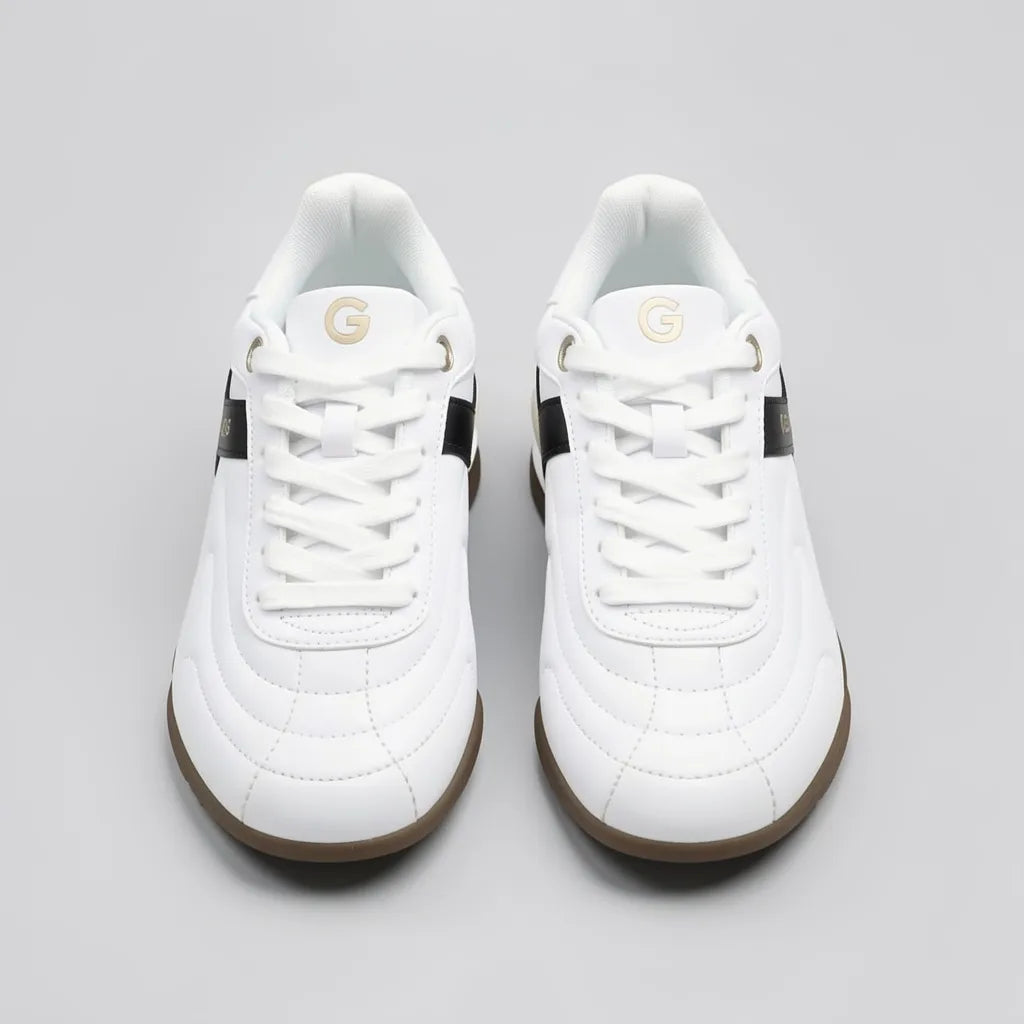 GBG Tenis Urbano Blanco Franjas / Lineas Negro Lateral Suela Blanca/ café | Photo Studio AI | 5