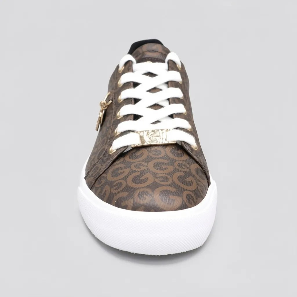 GBG Tenis Moderno Café Oscuro Estampado G Café Claro Todo Suela Blanca | Photo Studio AI | 3