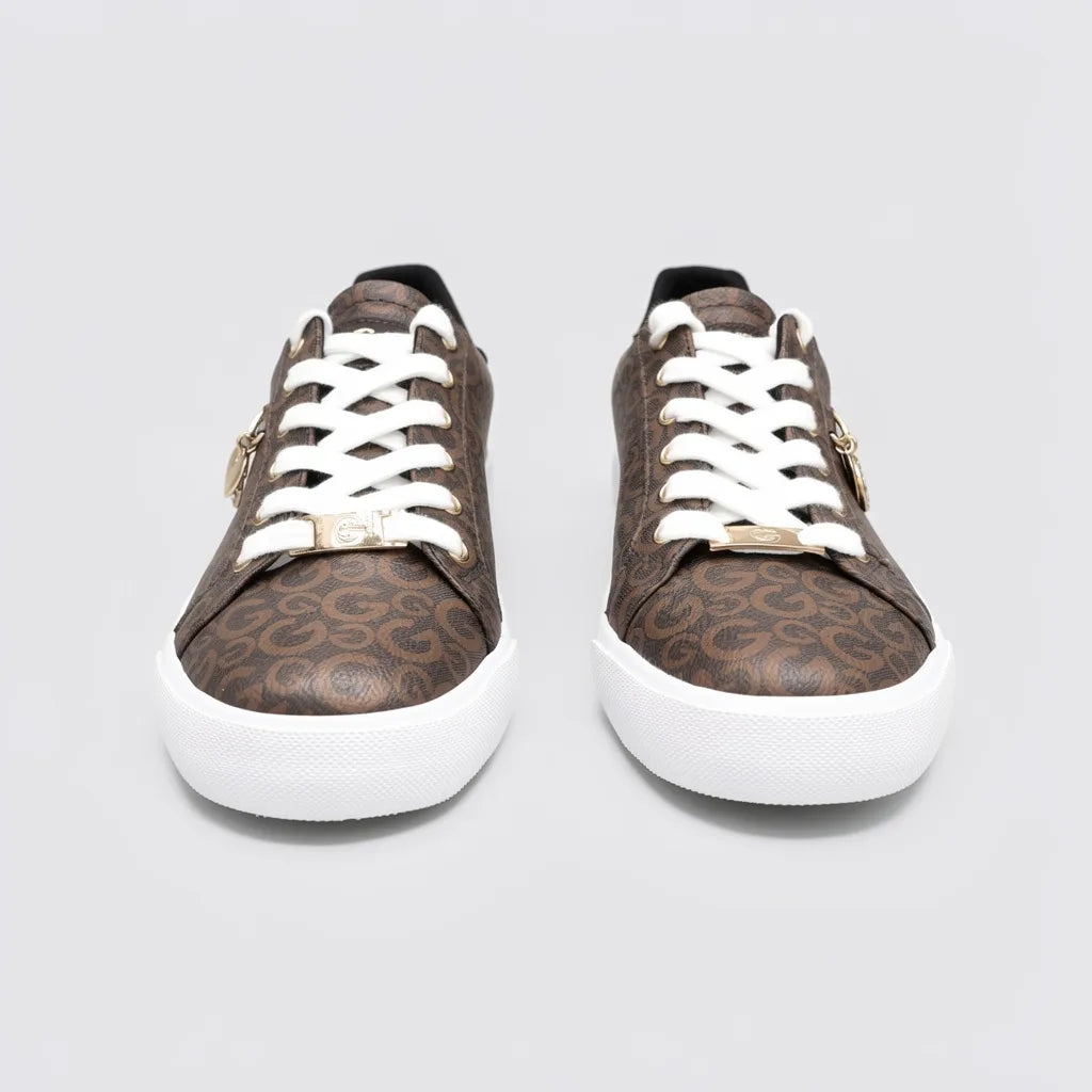 GBG Tenis Moderno Café Oscuro Estampado G Café Claro Todo Suela Blanca | Photo Studio AI | 5