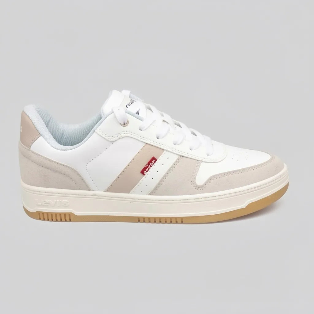 Levis Tenis Urbano Blanco Detalles Beige Lateral y Talón Suela Blanco Hueso/ Café | Photo Studio AI | 1