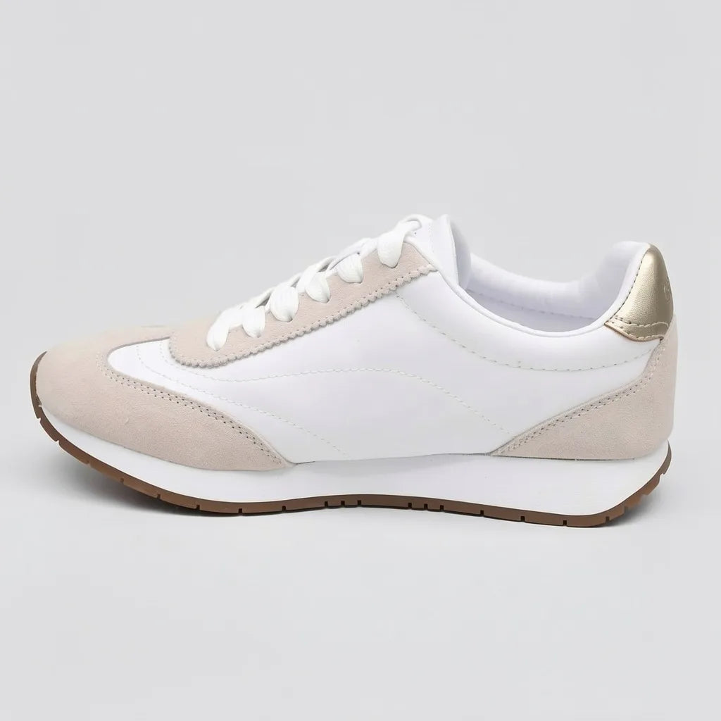 Guess Tenis Moderno Blanco Detalles Beige Talón y Punta Suela Blanca/ café | Photo Studio AI | 2