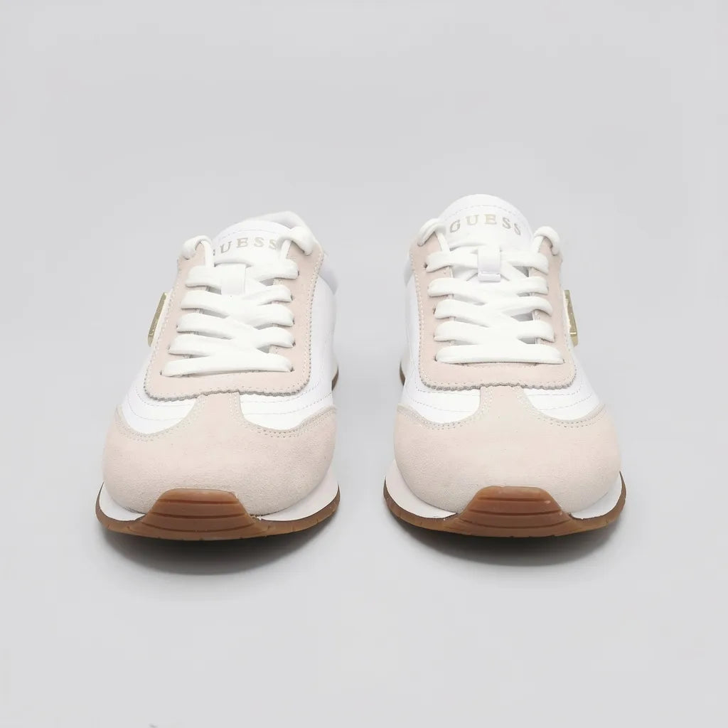 Guess Tenis Moderno Blanco Detalles Beige Talón y Punta Suela Blanca/ café | Photo Studio AI | 5