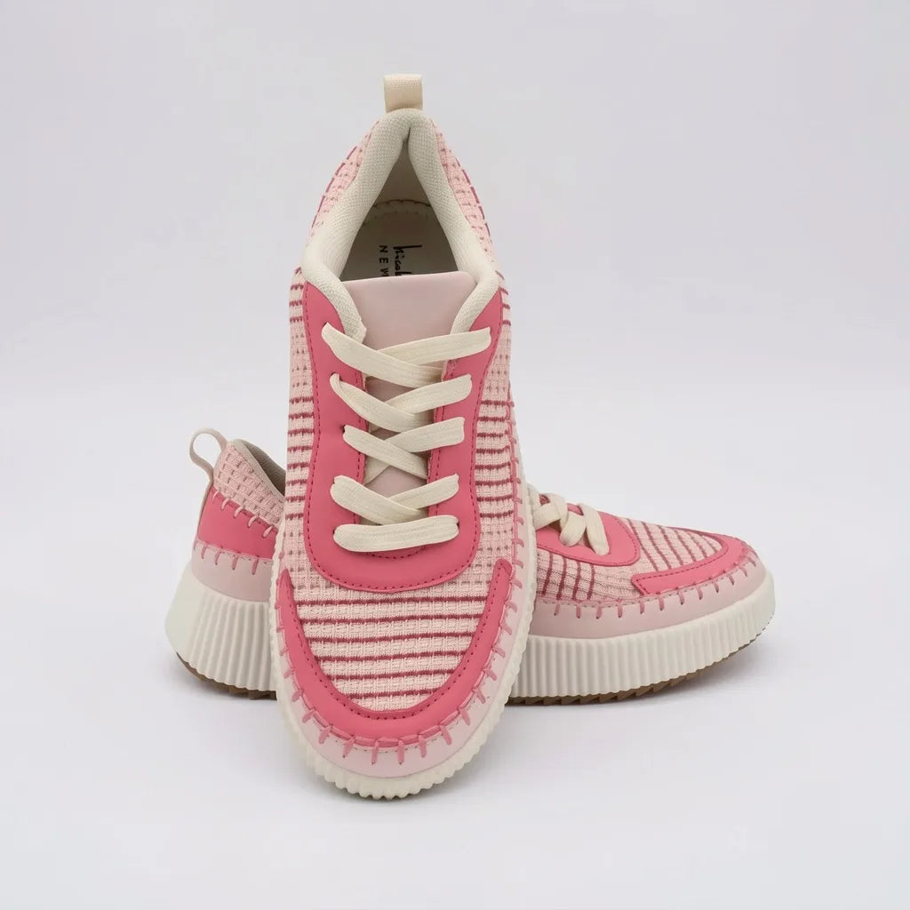Nicole Miller Tenis Moderno Rosado Detalles Rosado Fosforecente Talón y Punta Suela Blanco Hueso | Photo Studio AI | 5