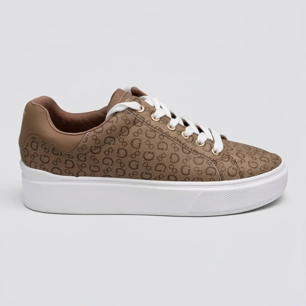Guess Tenis Plataforma Café claro Bordado G Café Todo Suela Blanca | Photo Studio AI | 1