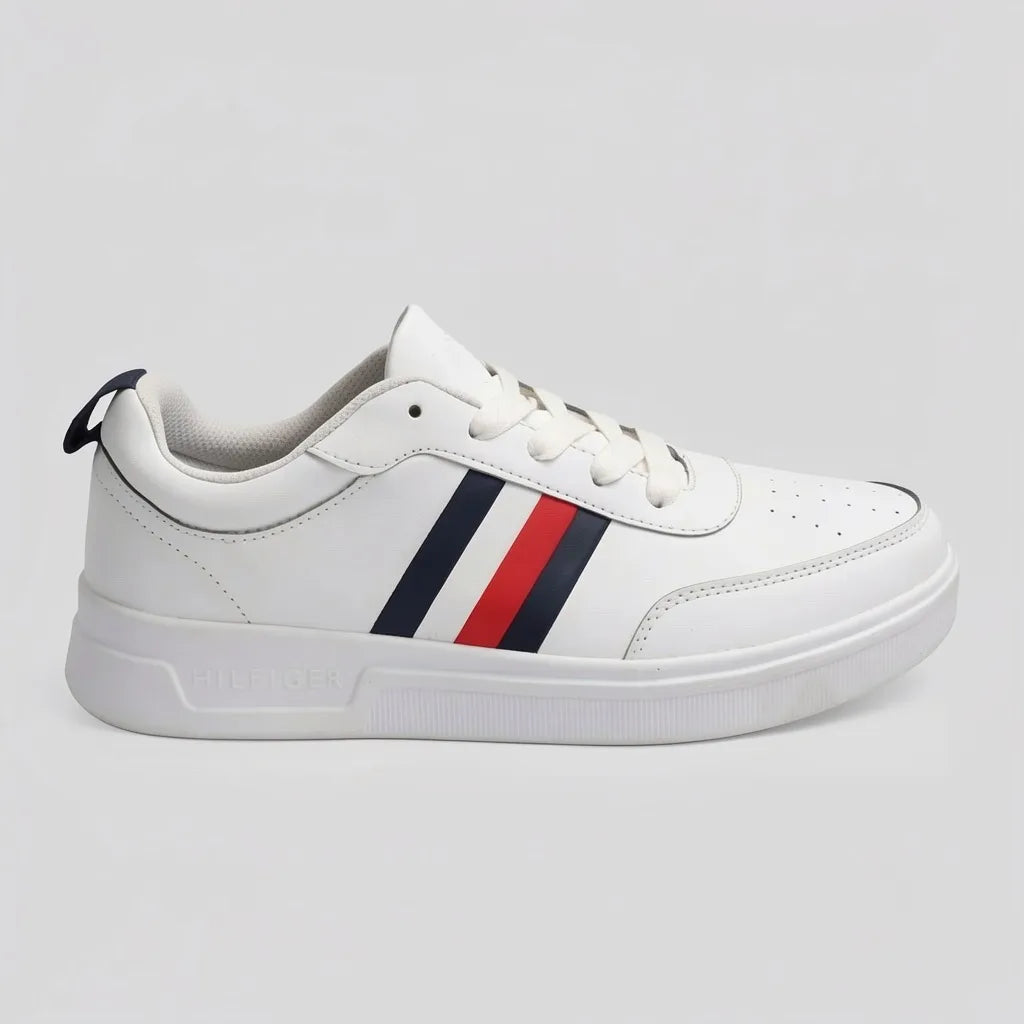 Tommy Tenis Plataforma Blanco Bandera Rojo/ Azul/ Blanco Lateral Suela Blanca | Photo Studio AI | 1