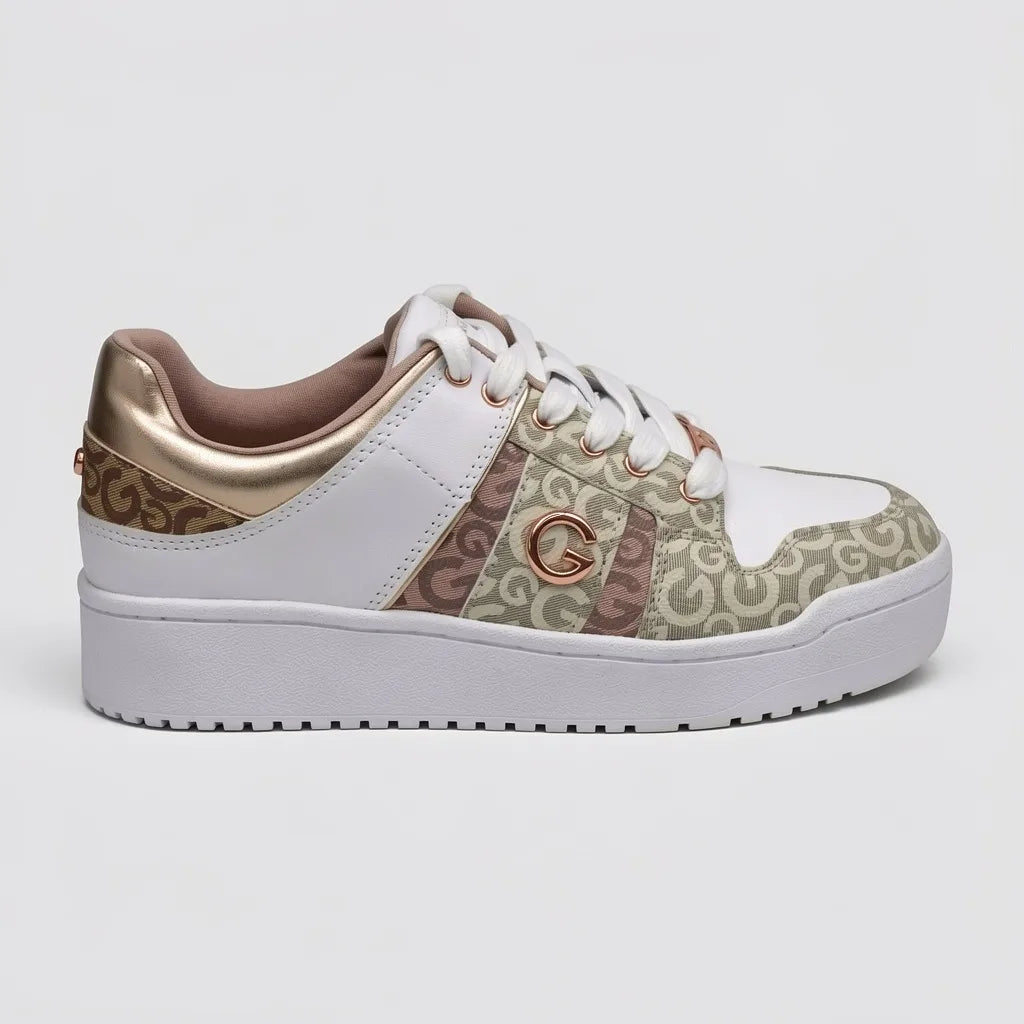 GBG Tenis Moderno Blanco Estampado G Beige/ Rosado Punta, lateral y talón Suela Blanca | Photo Studio AI | 1