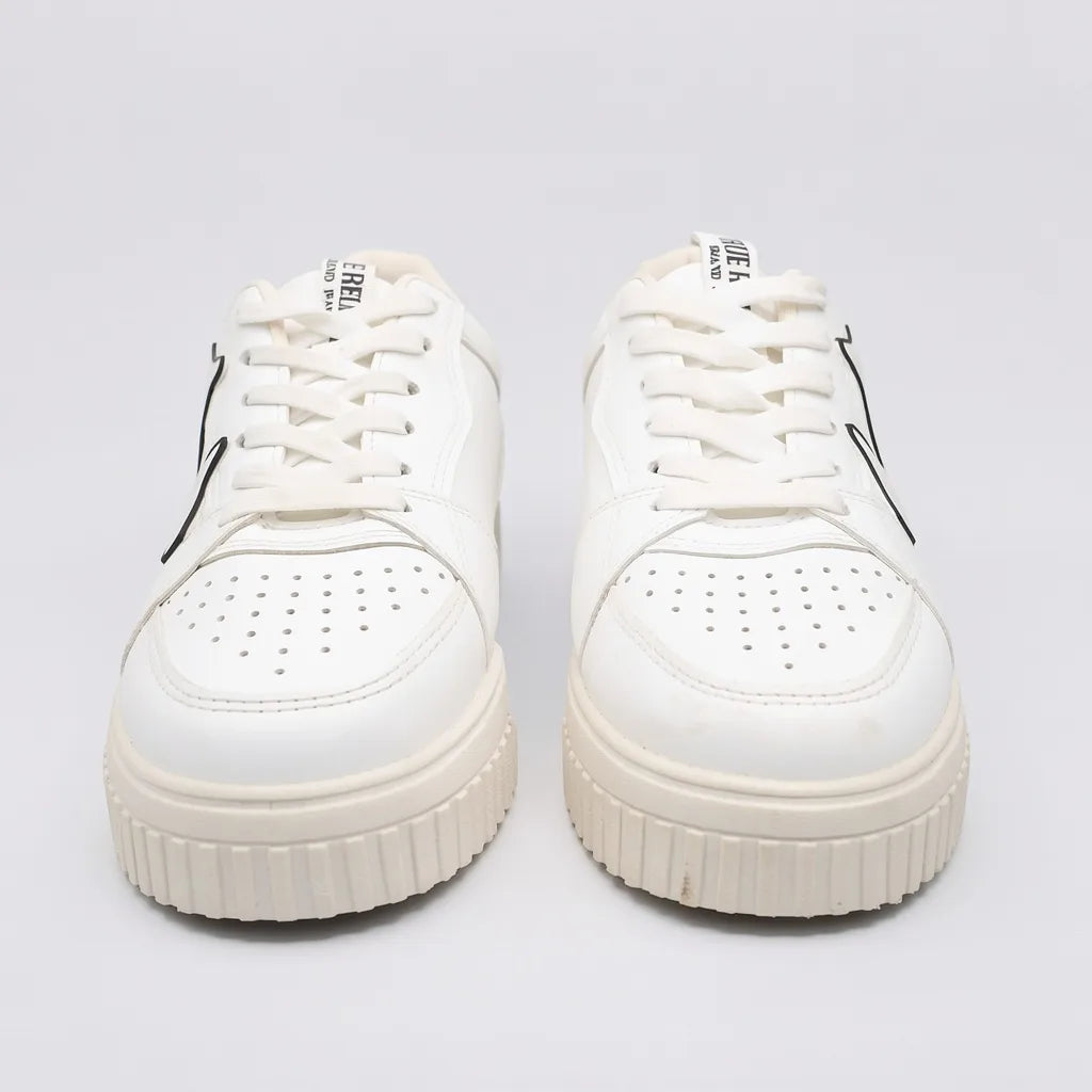 True Religion Tenis Plataforma Blanco Logo Negro Lateral Suela Blanca | Photo Studio AI | 5