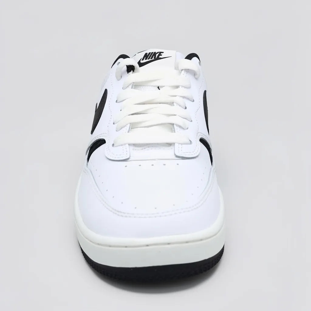 Nike Tenis Urbano Blanco Franjas / Lineas Negro Lateral y Talón Suela Blanca/ negro | Photo Studio AI | 3