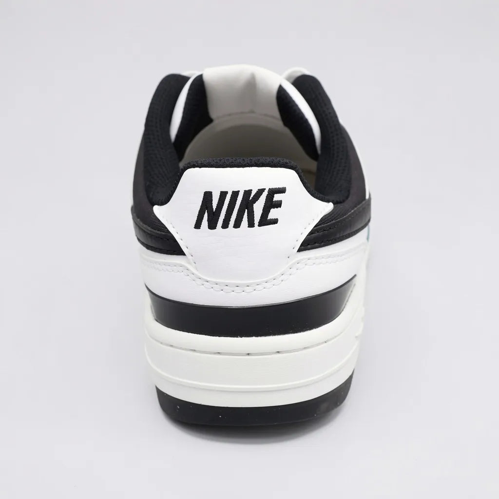 Nike Tenis Urbano Blanco Franjas / Lineas Negro Lateral y Talón Suela Blanca/ negro | Photo Studio AI | 4