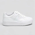 Calvin Klein Tenis Plataforma Blanco Logo Plateado Lateral Suela Blanca | Photo Studio AI | 1
