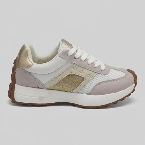 Andrea Tenis Moderno Blanco Brillantina Dorado Lateral Suela Blanca/ café | Photo Studio AI | 1
