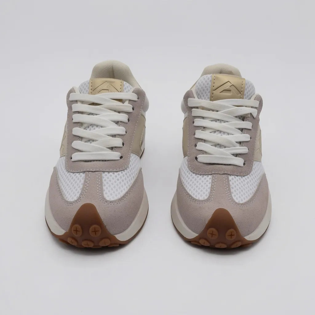 Andrea Tenis Moderno Blanco Brillantina Dorado Lateral Suela Blanca/ café | Photo Studio AI | 5