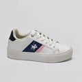 Polo Tenis Moderno Blanco Detalles Azul Marino Lateral y Talón Suela Blanca | Photo Studio AI | 1