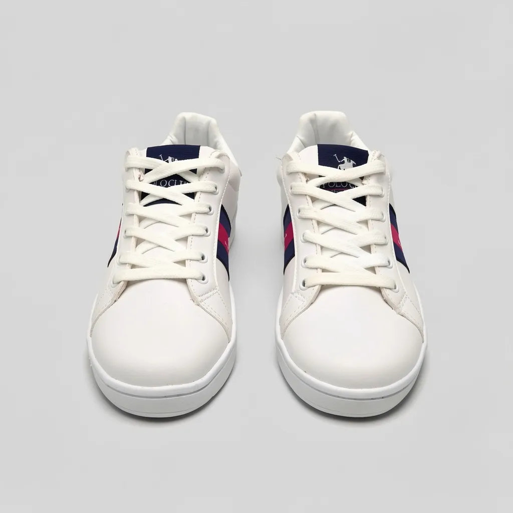 Polo Tenis Moderno Blanco Detalles Azul Marino Lateral y Talón Suela Blanca | Photo Studio AI | 5