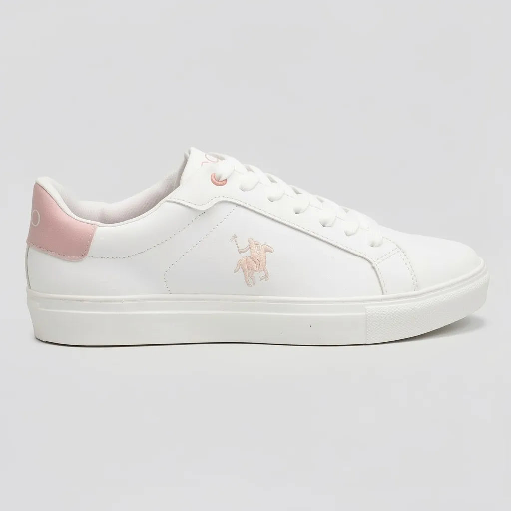 Polo Tenis Moderno Blanco Detalles Rosado Lateral, Lengüeta y talón Suela Blanca | Photo Studio AI | 1