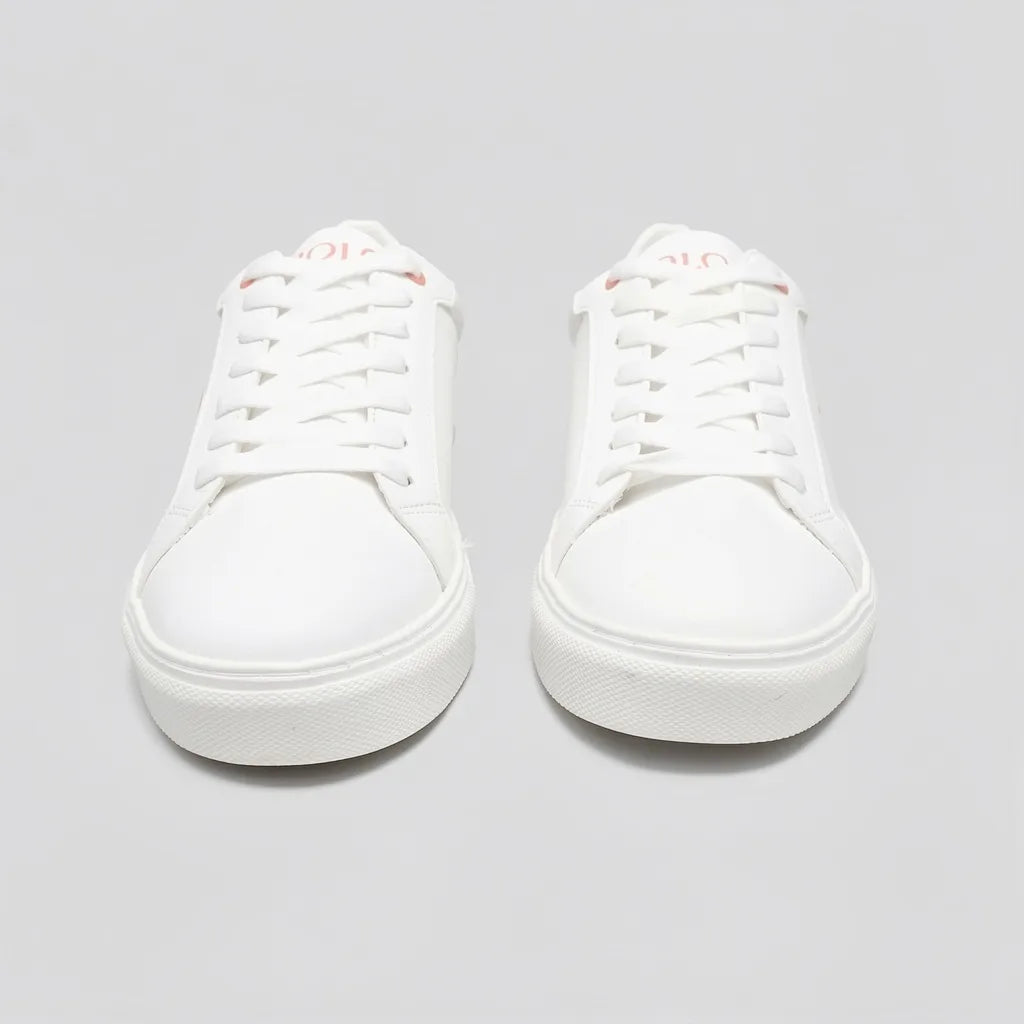 Polo Tenis Moderno Blanco Detalles Rosado Lateral, Lengüeta y talón Suela Blanca | Photo Studio AI | 5