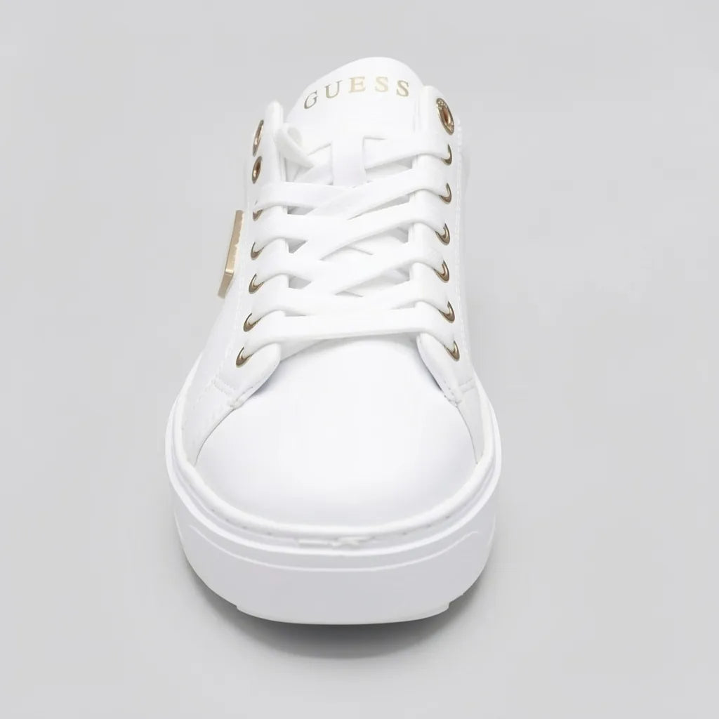 Guess Tenis Plataforma Blanco Triángulo Guess Blanco/ Dorado Lateral Suela Blanca | Photo Studio AI | 3