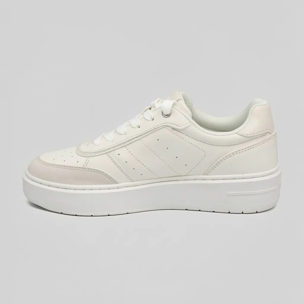 Calvin Klein Tenis Plataforma Blanco hueso Detalles Gris Claro Punta Suela Blanca | Photo Studio AI | 2