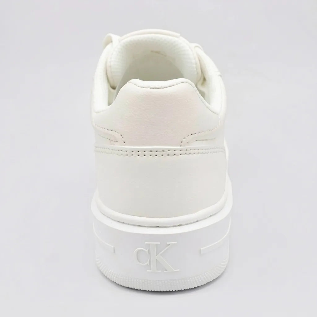 Calvin Klein Tenis Plataforma Blanco hueso Detalles Gris Claro Punta Suela Blanca | Photo Studio AI | 4