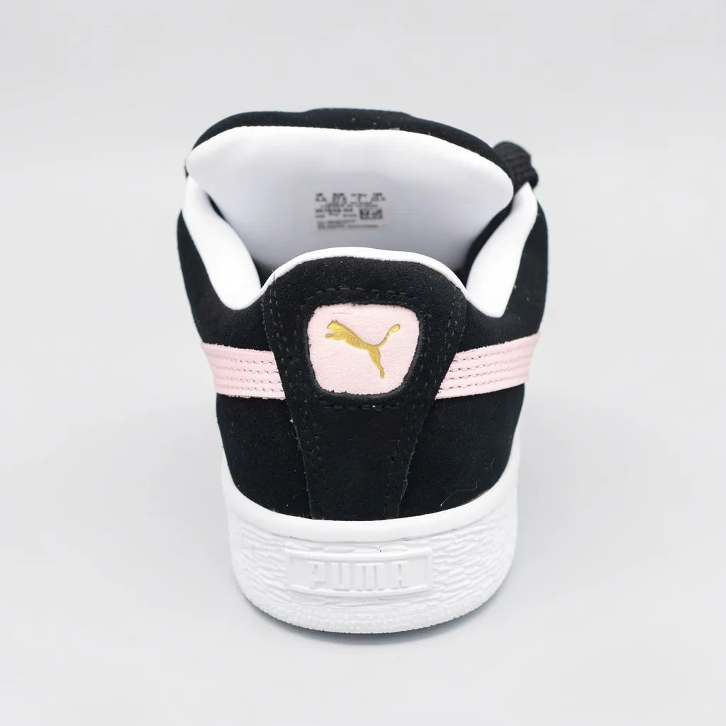 Puma Tenis Urbano Negro Detalles Rosado Lateral, Lengüeta y talón Suela Blanca | Photo Studio AI | 4