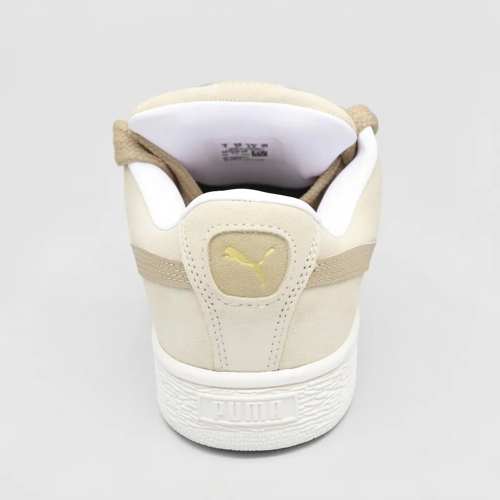 Puma Tenis Urbano Beige Detalles Caqui Lateral, Lengüeta y Cintas Suela Blanco Hueso | Photo Studio AI | 4