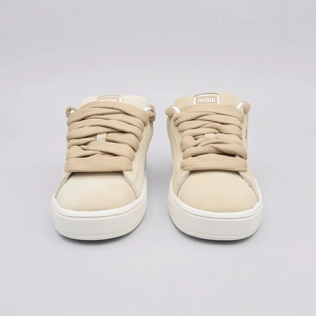 Puma Tenis Urbano Beige Detalles Caqui Lateral, Lengüeta y Cintas Suela Blanco Hueso | Photo Studio AI | 5