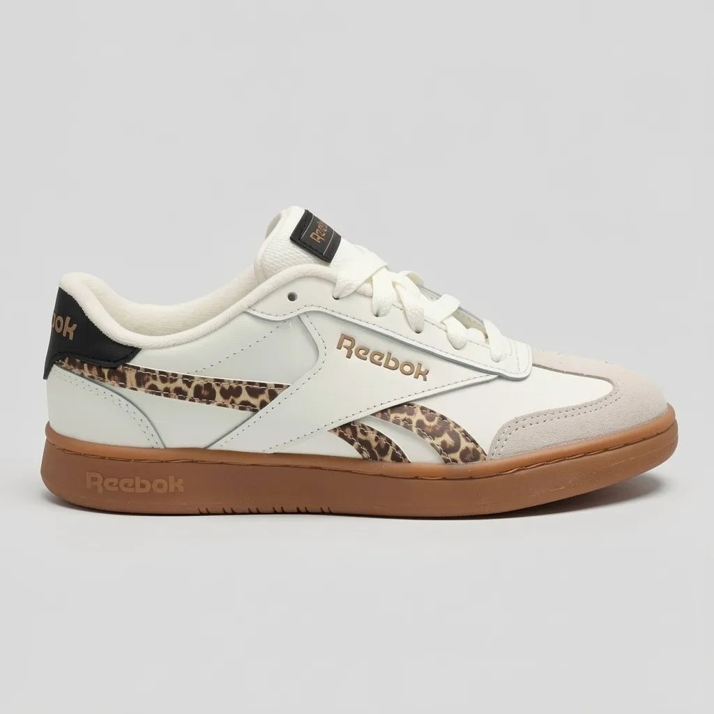 Reebok Tenis Moderno Blanco hueso Animal Print Negro Lateral y Talón Suela Café | Photo Studio AI | 1