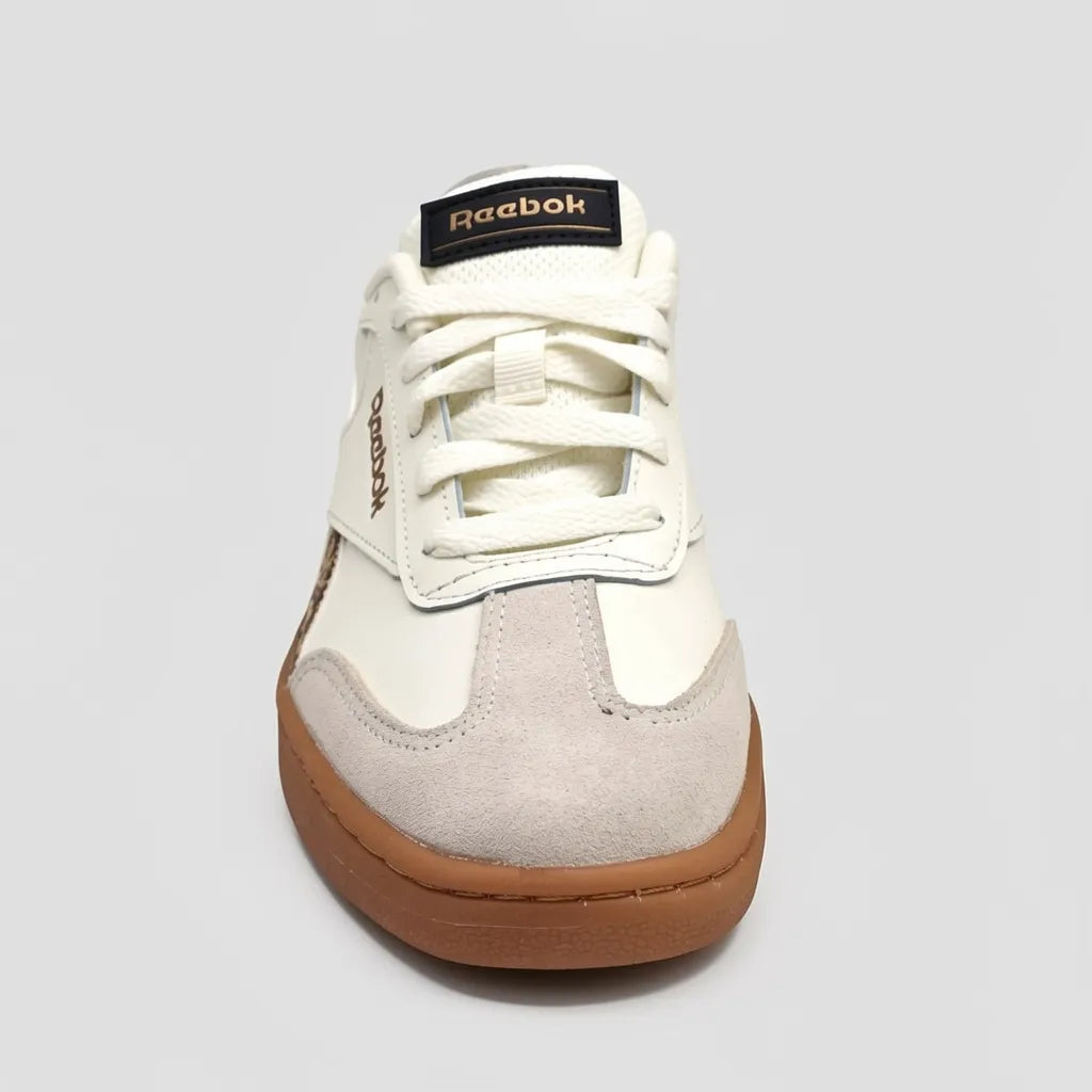Reebok Tenis Moderno Blanco hueso Animal Print Negro Lateral y Talón Suela Café | Photo Studio AI | 3