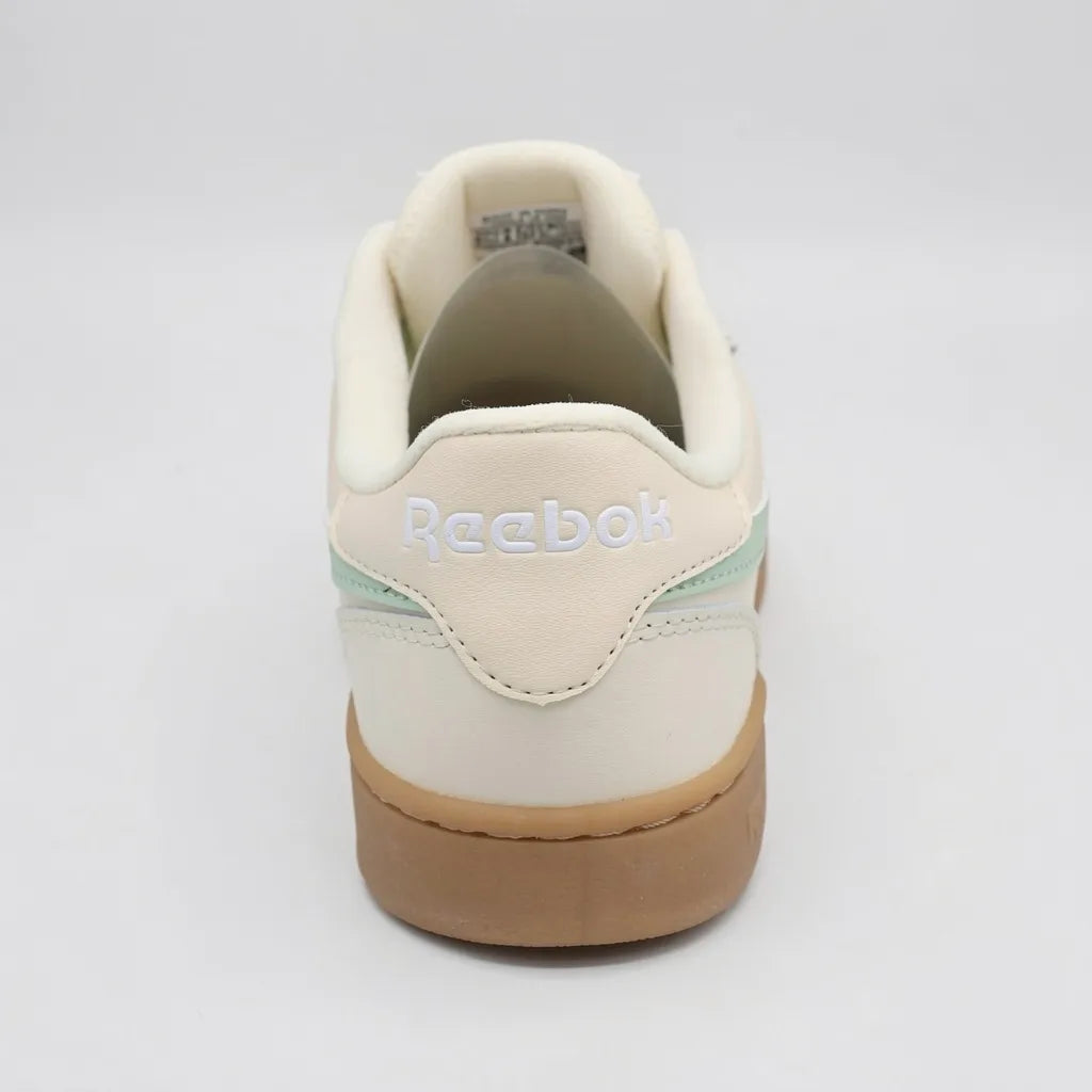 Reebok Tenis Urbano Crema Detalles Verde Menta Lateral y Cintas Suela Café | Photo Studio AI | 4