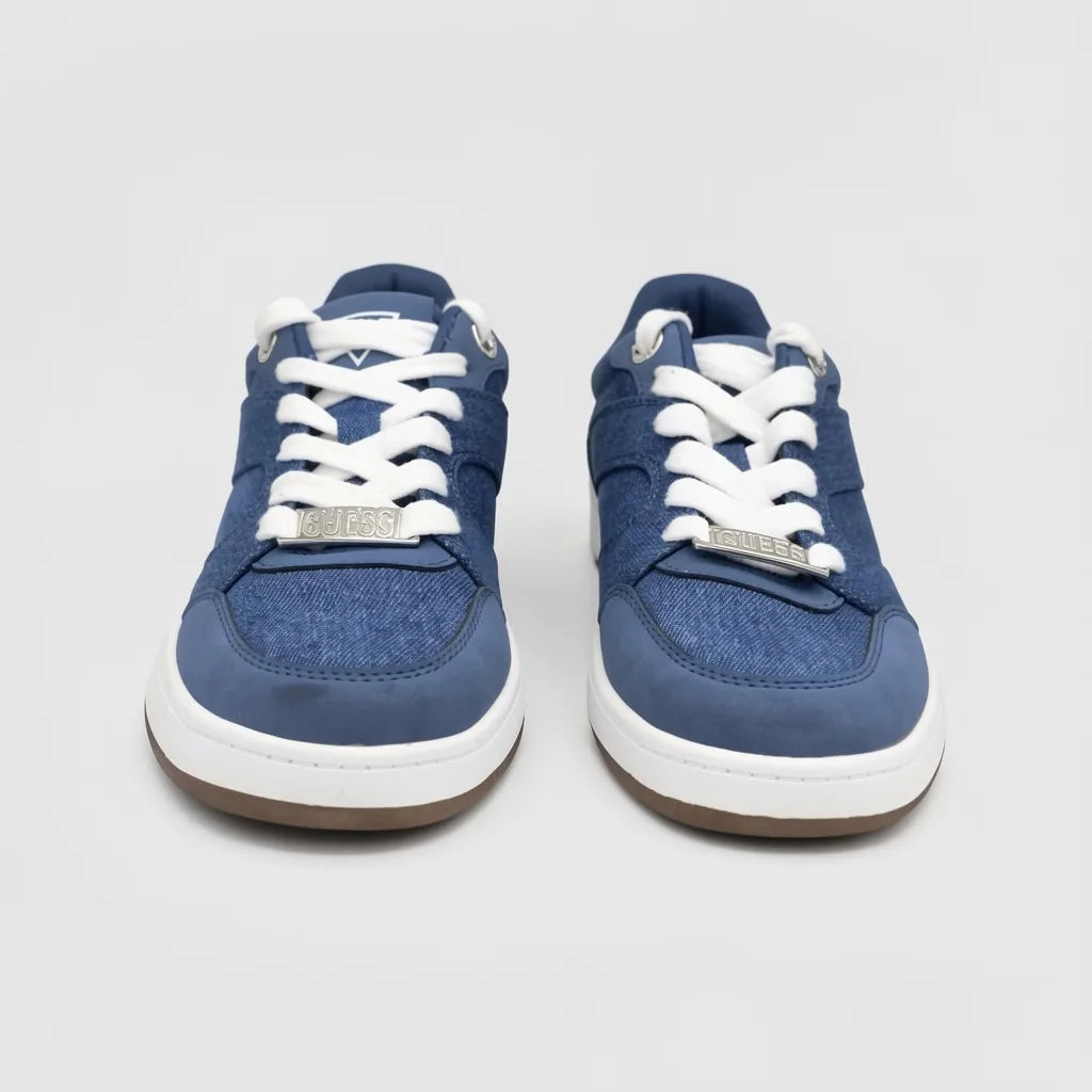 Guess Tenis Casual Azul Placa Plateado Cintas Suela Blanca | Photo Studio AI | 5