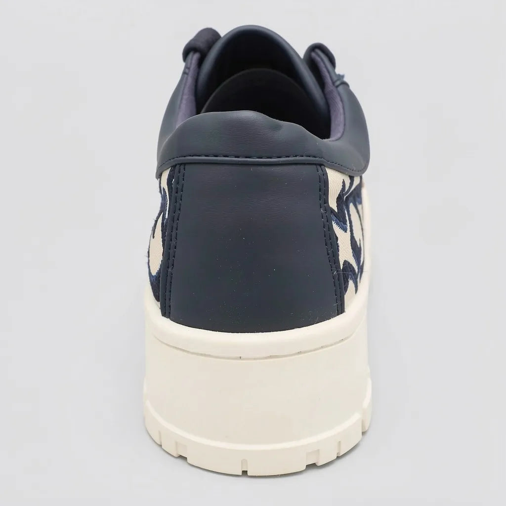 Guess Tenis Plataforma Beige Bordado G Azul Marino Todo Suela Blanco Hueso | Photo Studio AI | 4