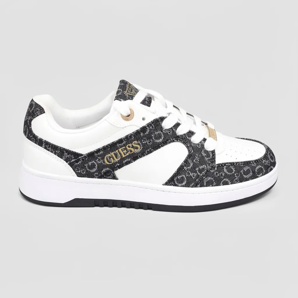 Guess Tenis Urbano Blanco Bordado G Negro Punta, lateral y talón Suela Blanca/ negro | Photo Studio AI | 1