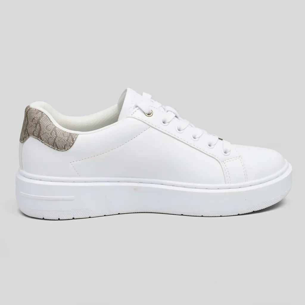 Calvin Klein Tenis Plataforma Blanco Diseño CK Café/ Beige Talón Suela Blanca | Photo Studio AI | 1